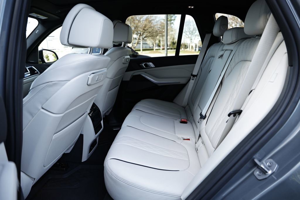 Used 2024 BMW X5 xDrive40i w/ M Sport Package AWD/4WD image 27