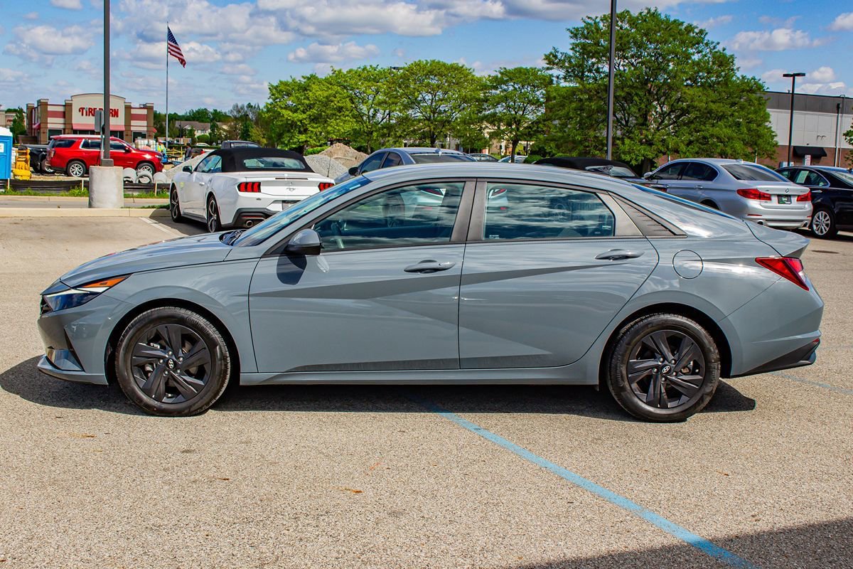 Used 2022 Hyundai Elantra SEL w/ Convenience Package FWD image 5