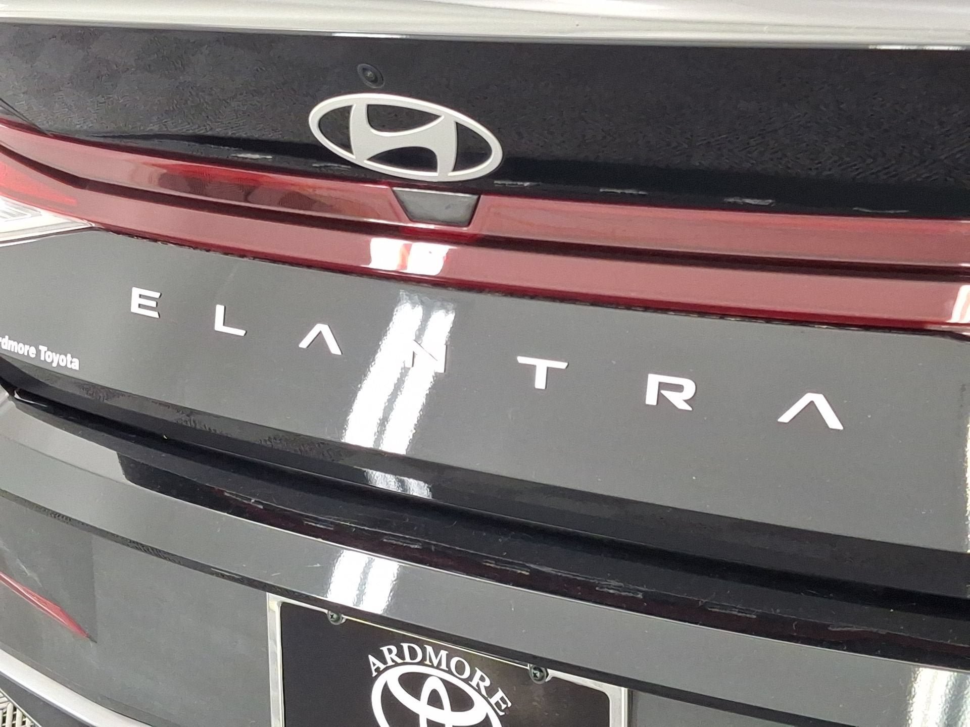 Used 2025 Hyundai Elantra SE w/ Cargo Package FWD image 23