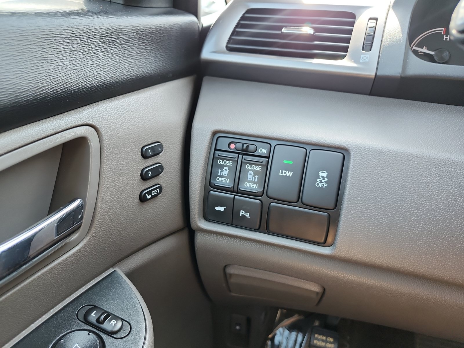 Used 2016 Honda Odyssey Touring image 25