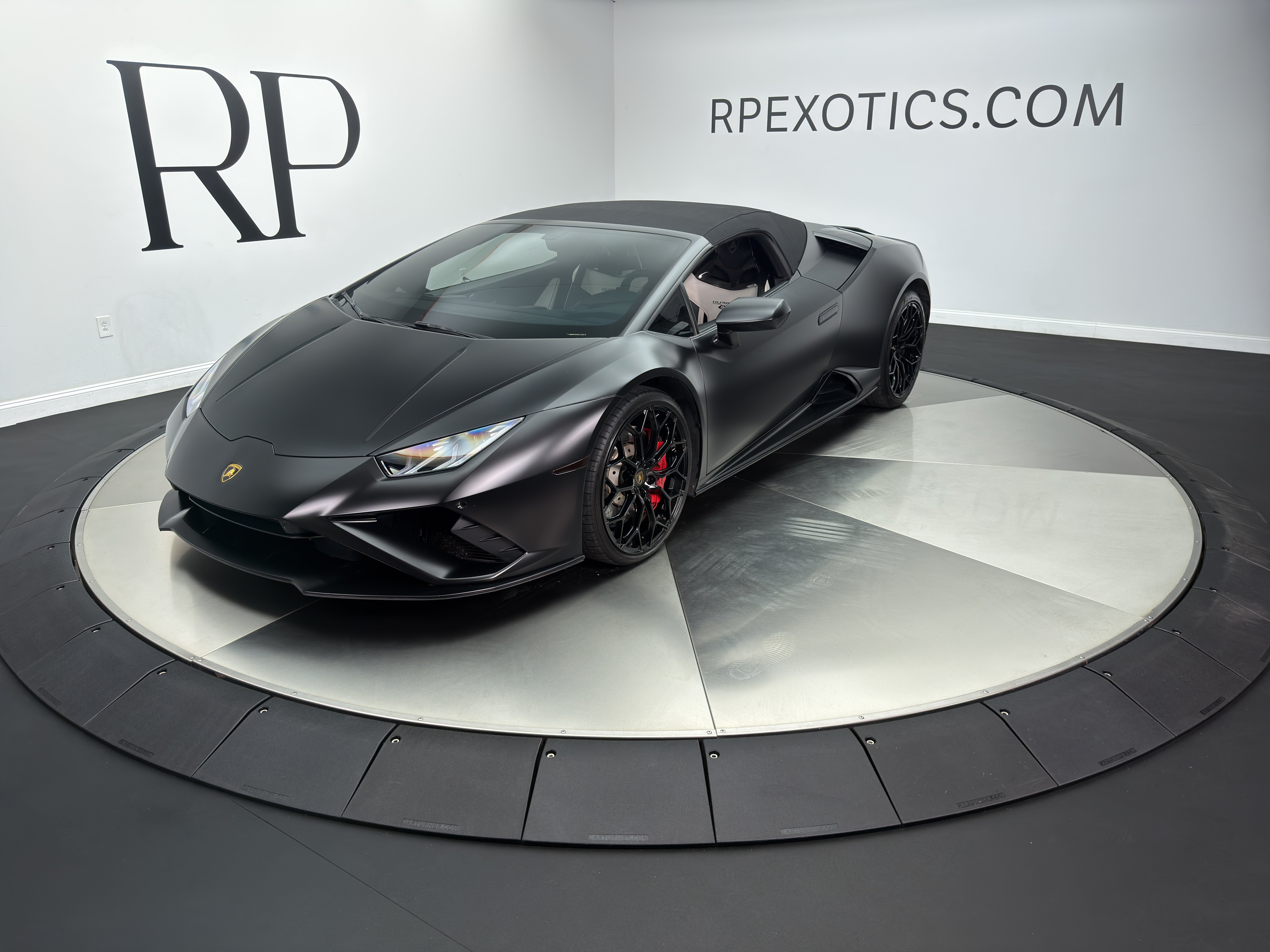 Used 2021 Lamborghini Huracan EVO RWD image 12