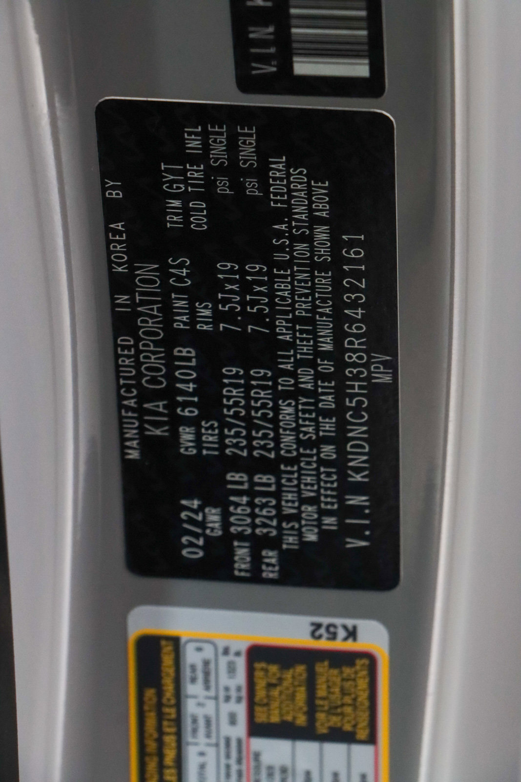 Used 2024 Kia Carnival EX image 34