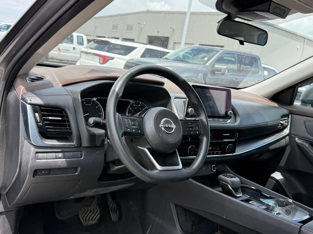 Used 2022 Nissan Rogue SV FWD image 4