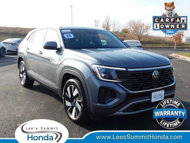 Used 2025 Volkswagen Atlas Cross Sport SE image 1