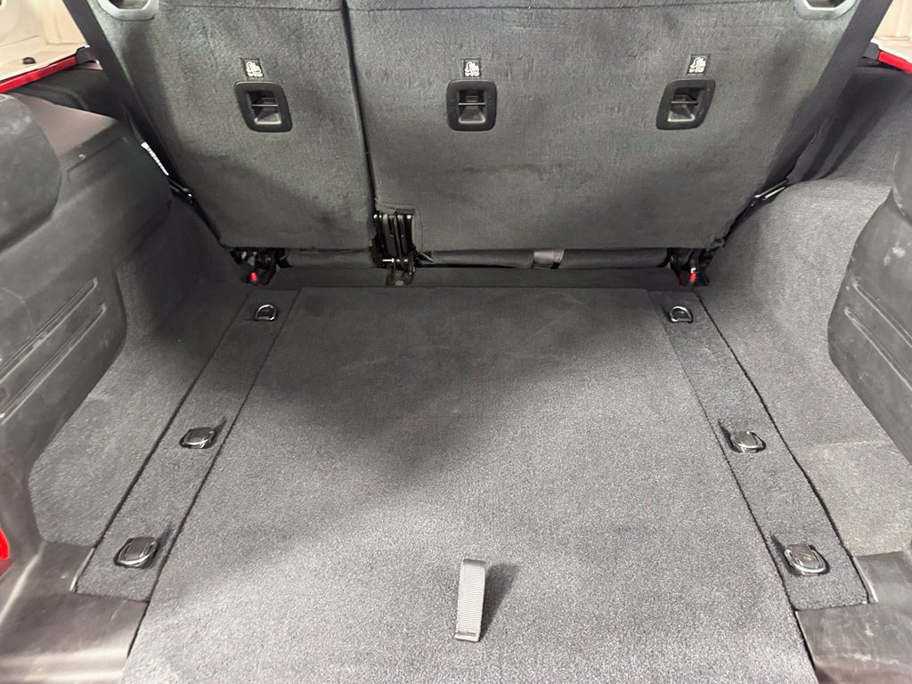 Used 2025 Jeep Wrangler Unlimited Rubicon w/ Convenience Group AWD/4WD image 19