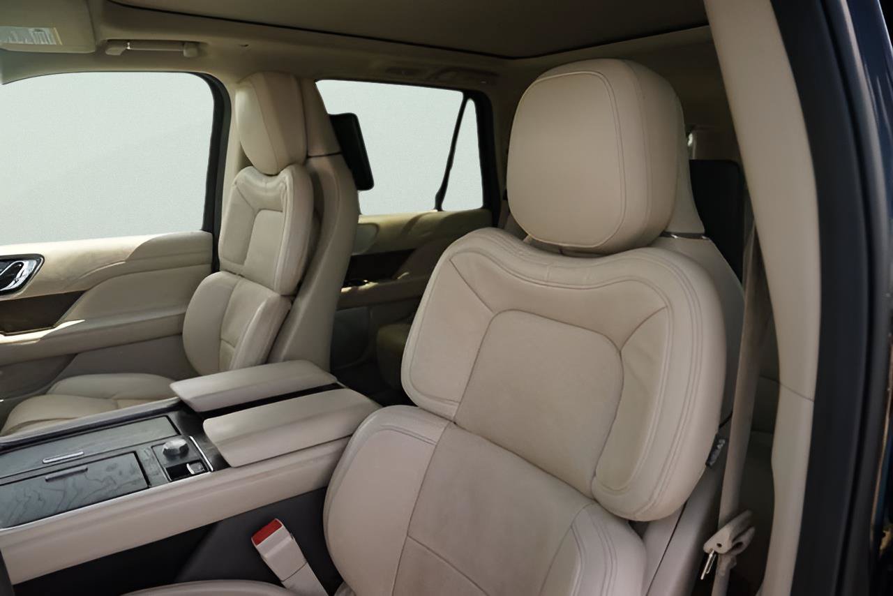 Used 2020 Lincoln Navigator L Reserve w/ Equipment Group 208A Reserve AWD/4WD image 10