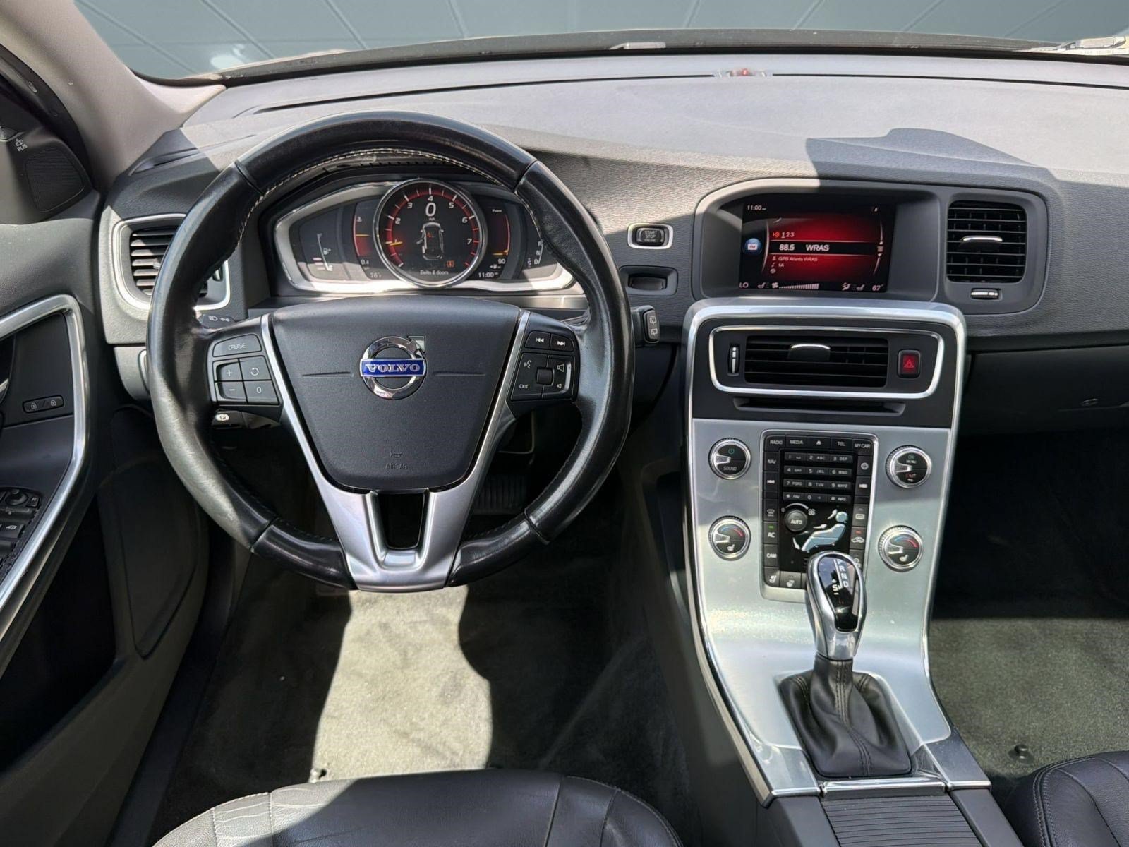 Used 2018 Volvo V60 T5 Cross Country w/ Convenience Package AWD/4WD image 28