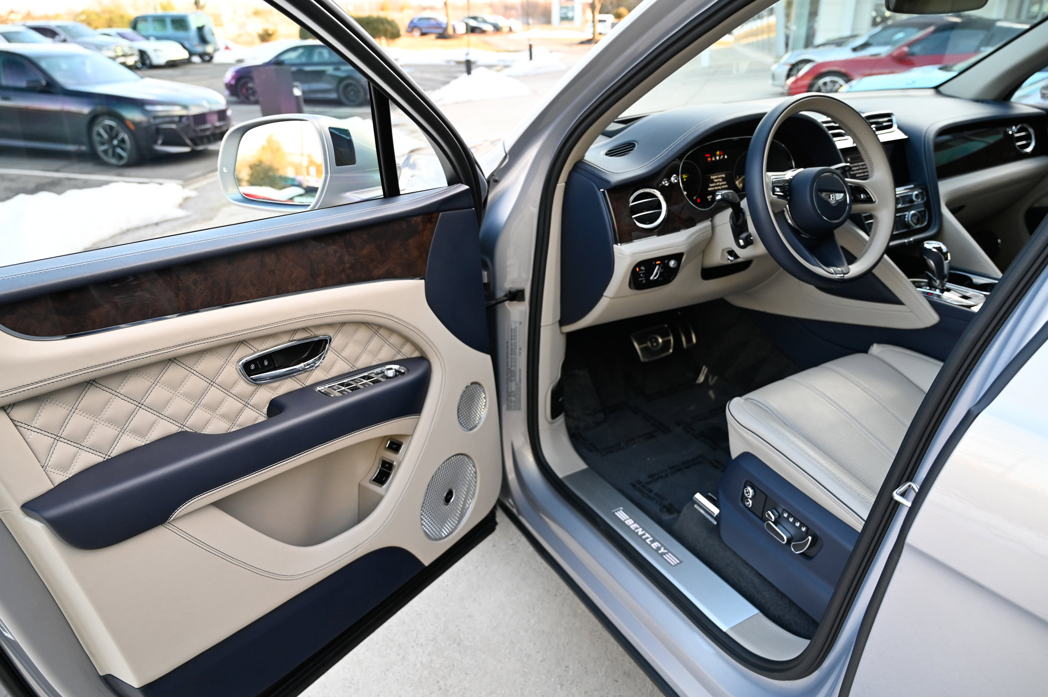 Used 2022 Bentley Bentayga image 15