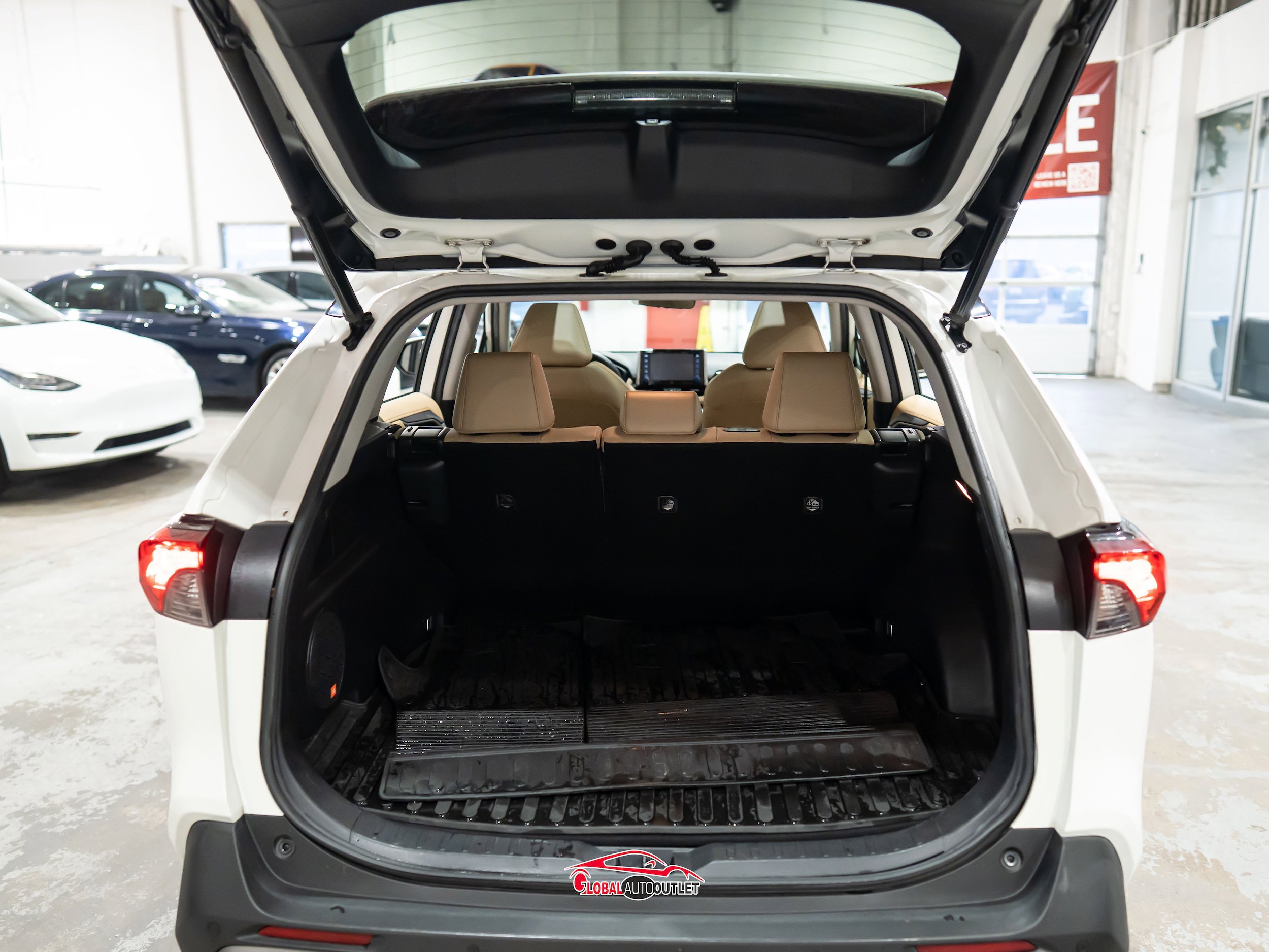 Used 2020 Toyota RAV4 Limited AWD/4WD image 46