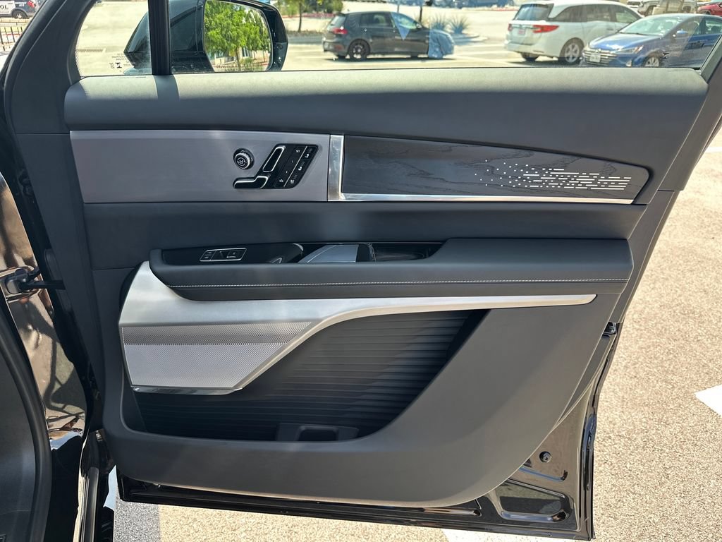 Used 2026 Cadillac Vistiq Platinum w/ LPO, Floor Liner Package AWD/4WD image 37