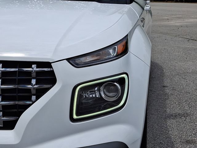 Used 2024 Hyundai Venue Limited FWD image 11