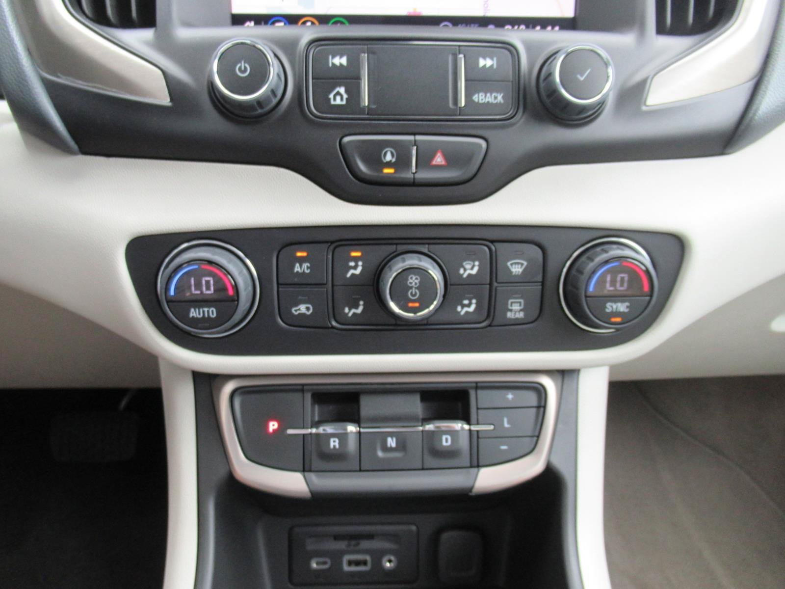 Used 2022 GMC Terrain Denali w/ Denali Premium Package AWD/4WD image 28
