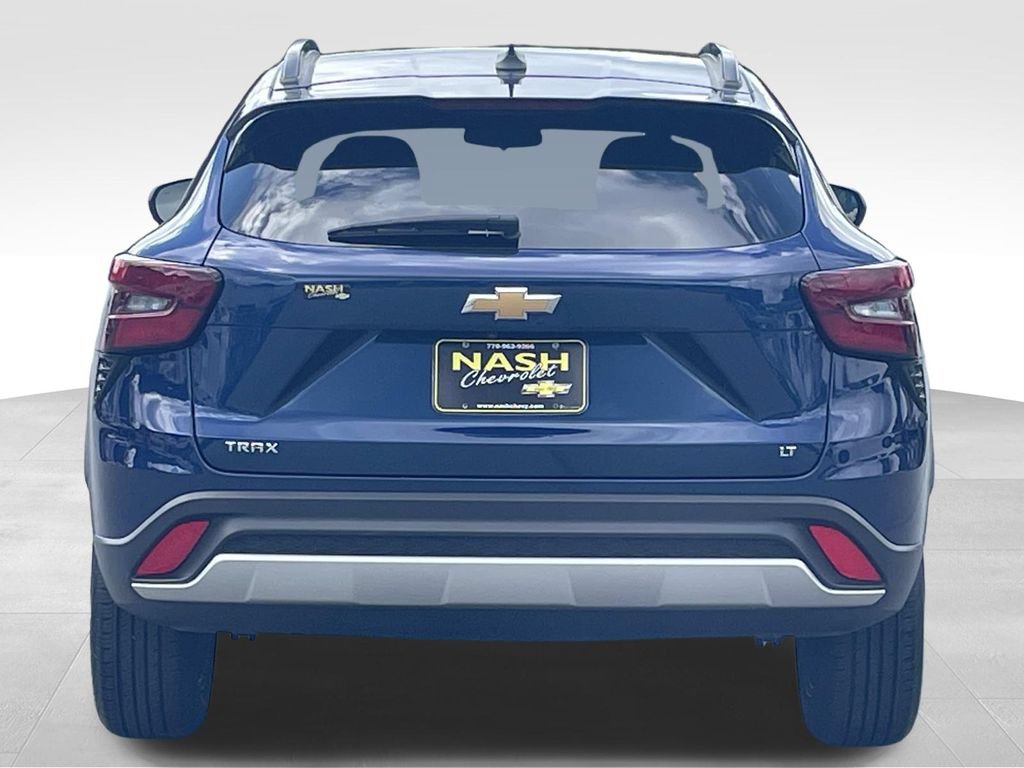 Used 2024 Chevrolet Trax LT w/ Driver Confidence Package FWD image 4
