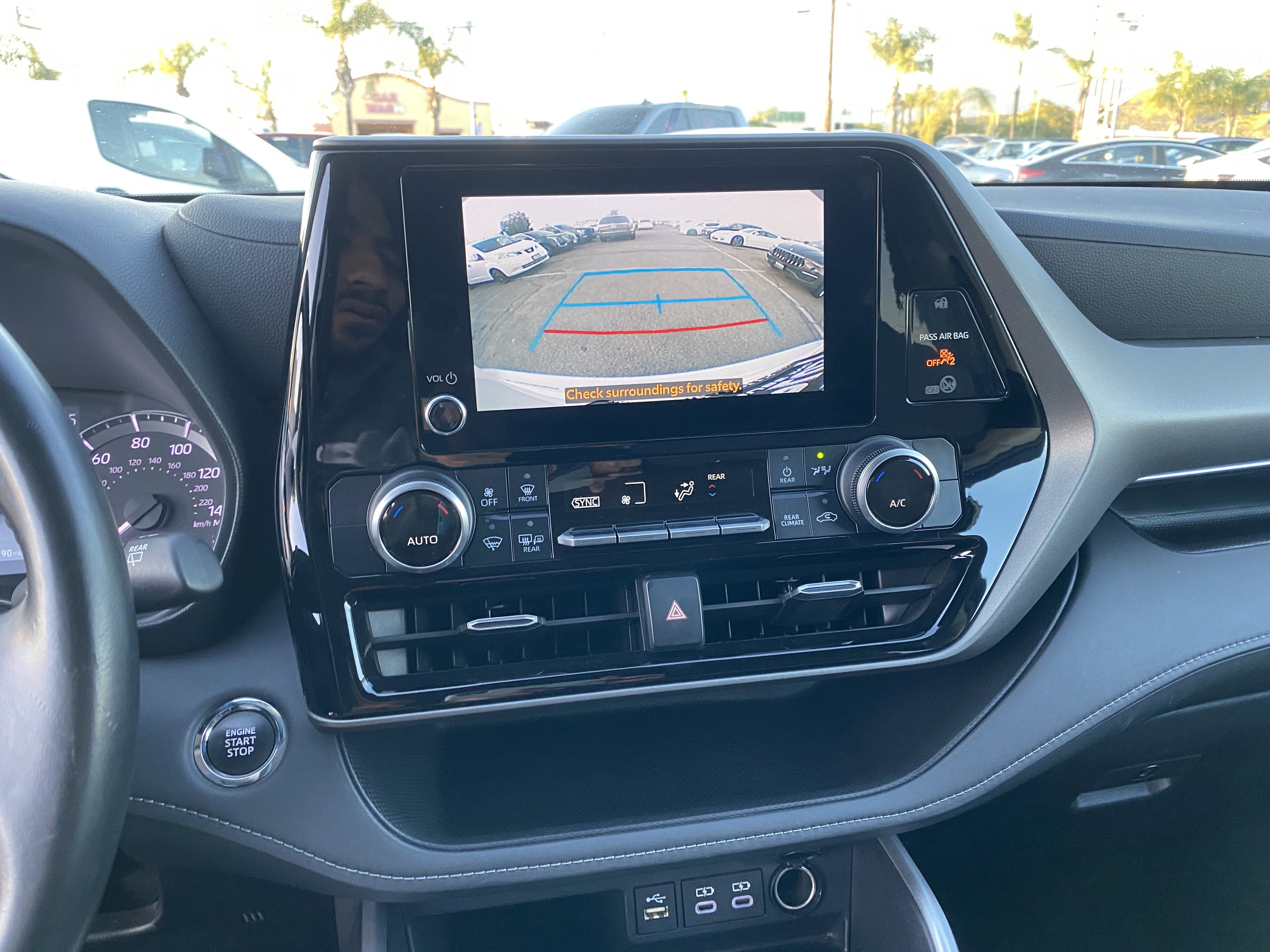 Used 2022 Toyota Highlander LE FWD image 14