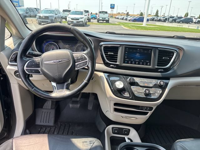 Used 2019 Chrysler Pacifica Touring-L FWD image 13