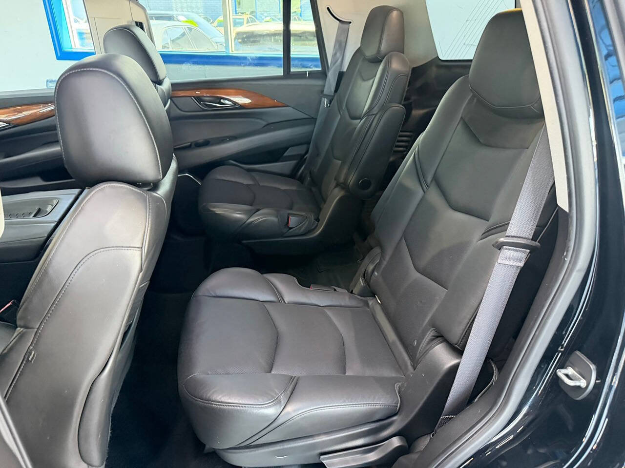 Used 2016 Cadillac Escalade Luxury AWD/4WD image 17