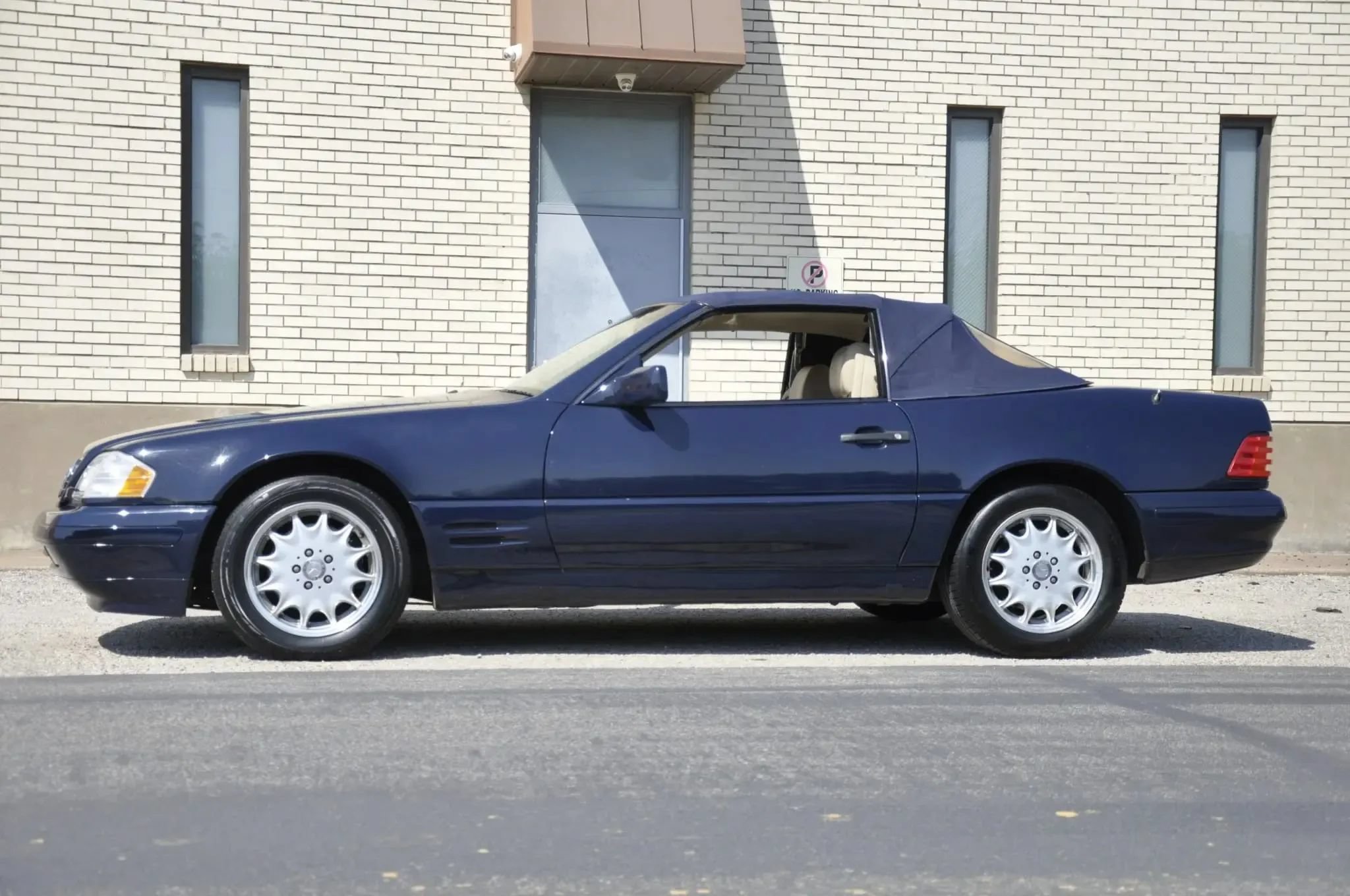 Used 1996 Mercedes-Benz SL 500 image 2