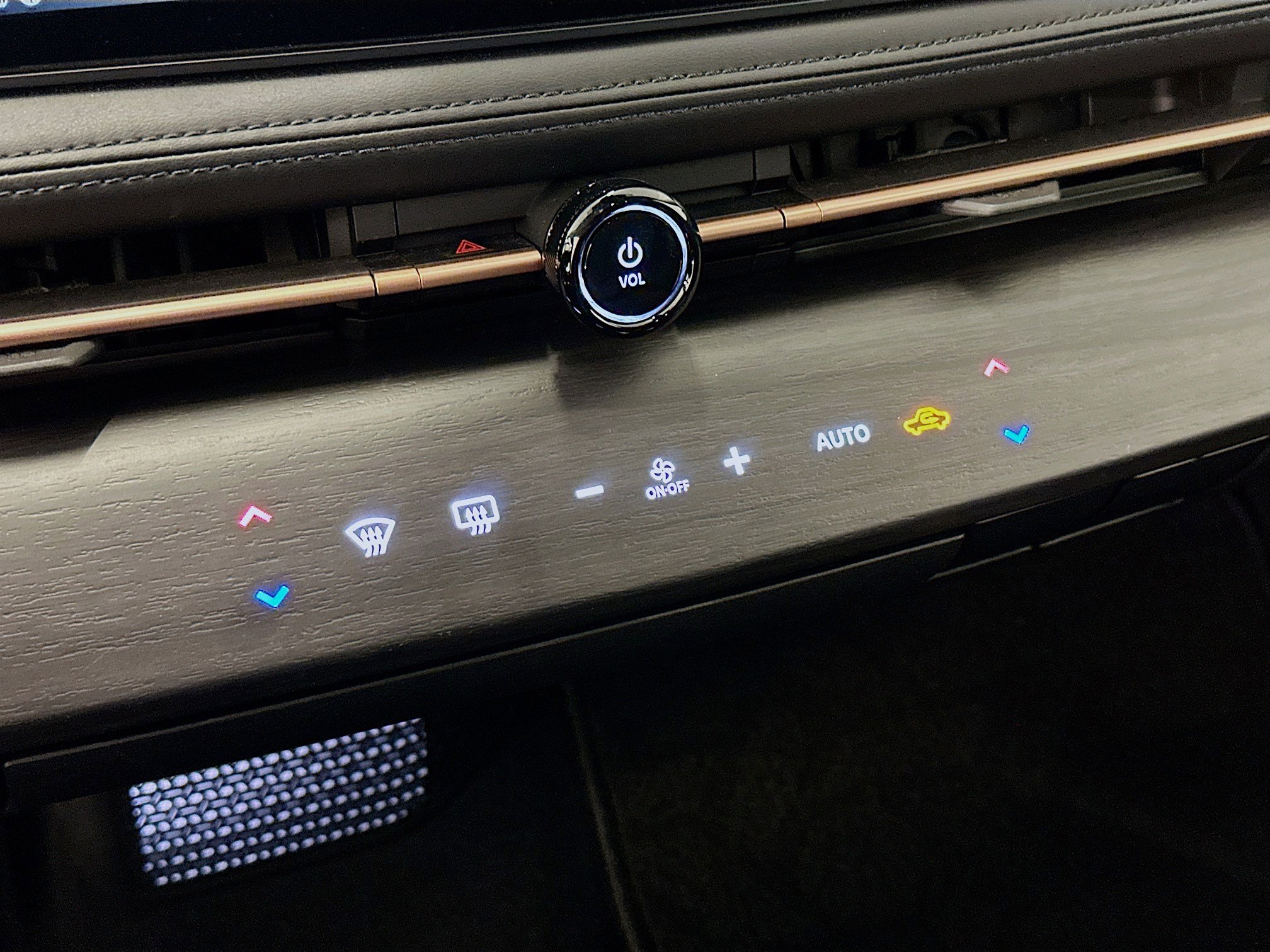 Used 2025 Nissan Ariya AWD image 24