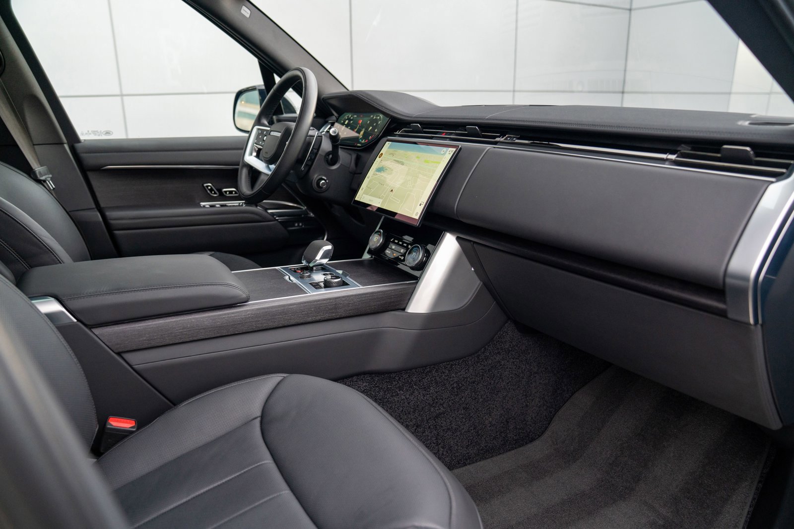 Used 2023 Land Rover Range Rover SE image 24