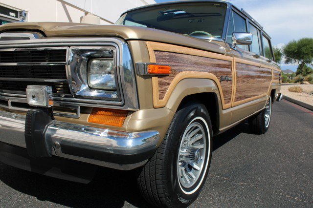 Used 1990 Jeep Grand Wagoneer image 36