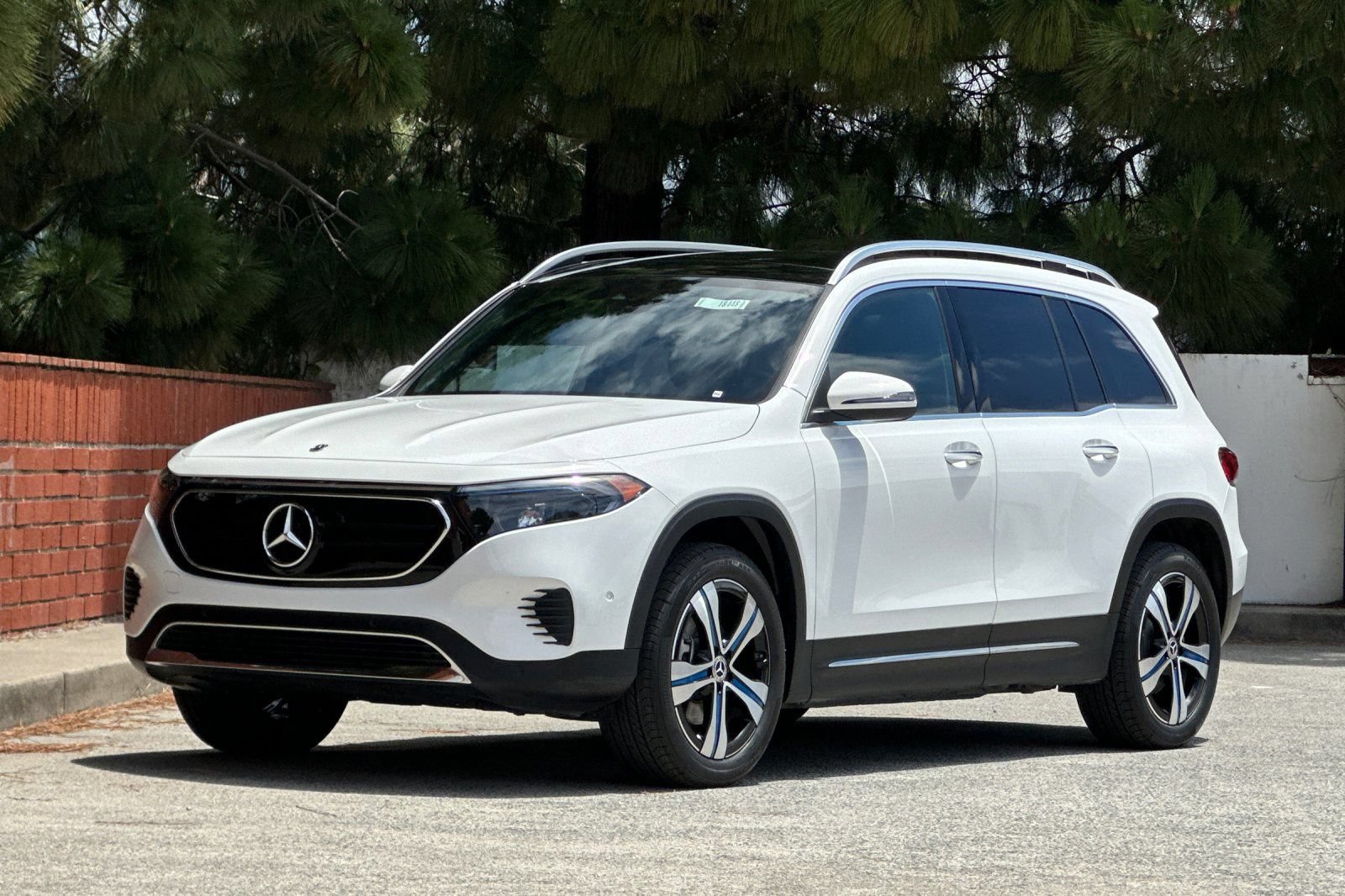 Used 2023 Mercedes-Benz EQB 300 4MATIC w/ Exclusive Package image 9