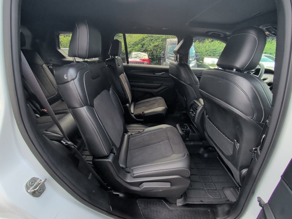 Used 2023 Jeep Grand Cherokee L Laredo AWD/4WD image 16