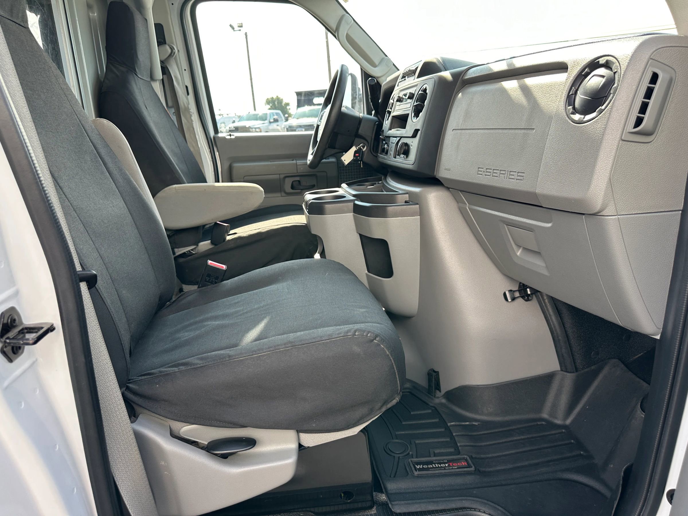 Used 2024 Ford E-450 and Econoline 450 Super Duty w/ Power Windows & Locks Group image 35