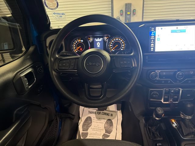 Used 2025 Jeep Gladiator Sport AWD/4WD image 13
