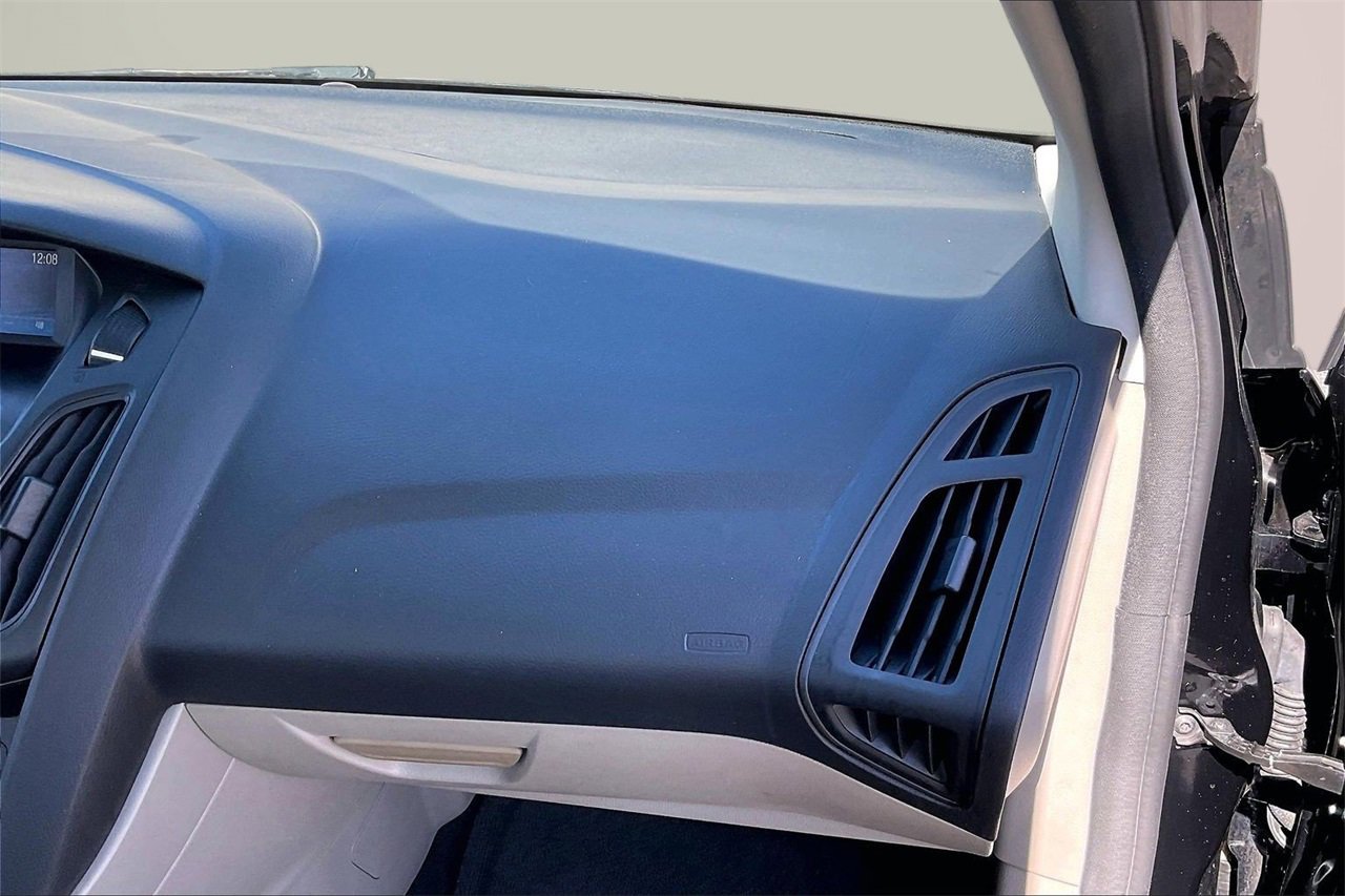 Used 2018 Ford Focus SE w/ SE Appearance Package image 19