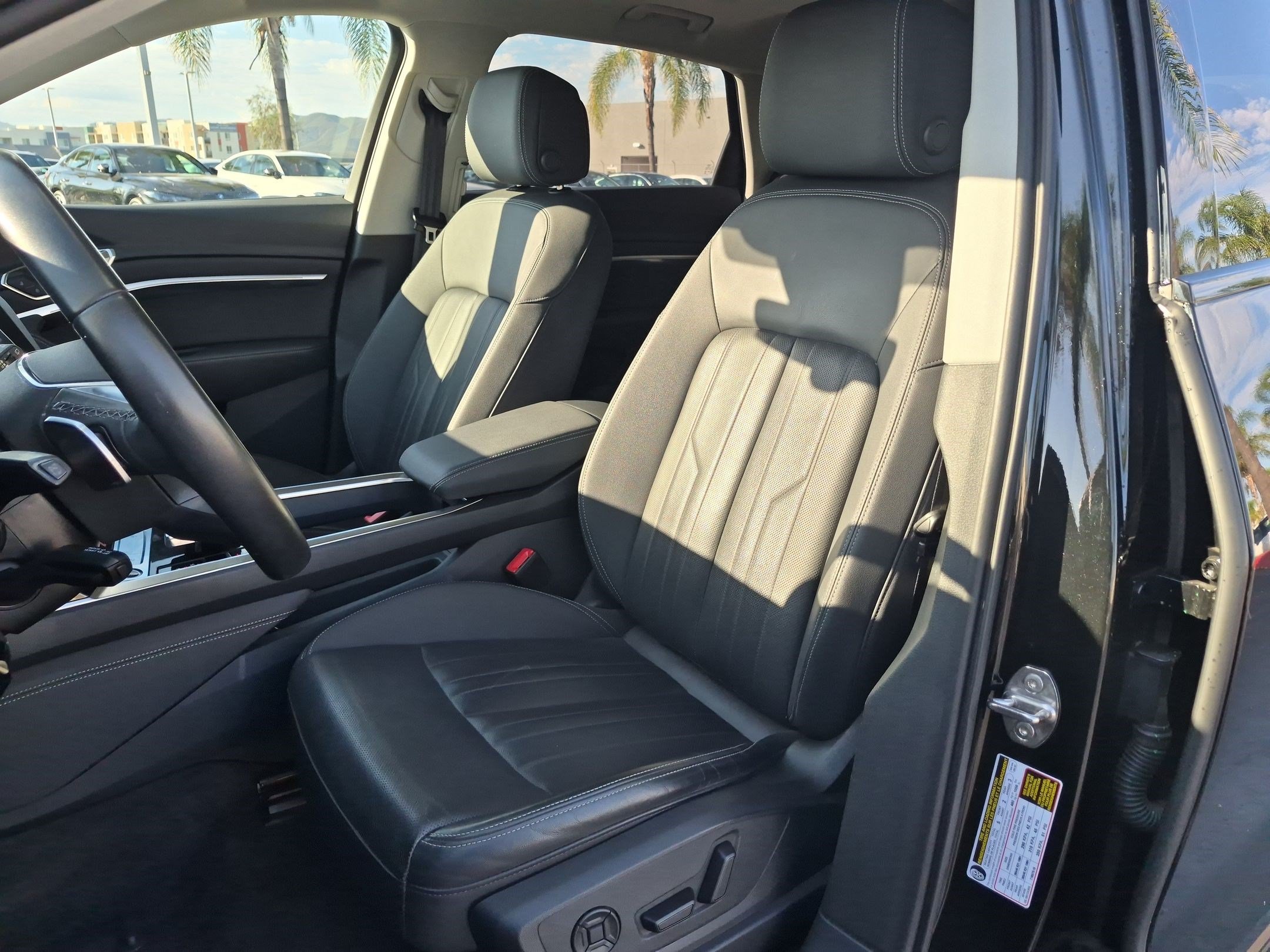 Used 2024 Audi Q8 e-tron Premium Plus w/ Premium Plus Package AWD/4WD image 16