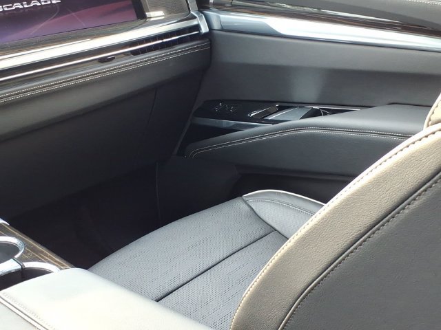 Certified 2025 Cadillac Escalade Premium Luxury w/ LPO, Floor Liner Package AWD/4WD image 10