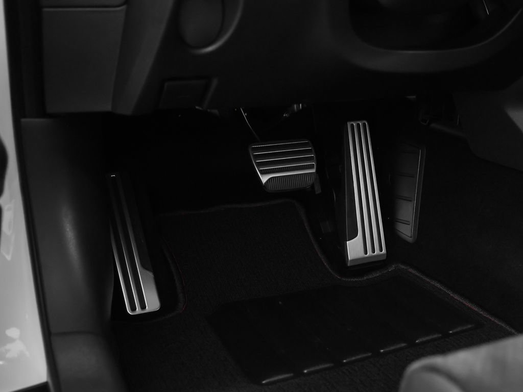 Used 2026 Nissan Z NISMO w/ Floor Mat Package RWD image 39