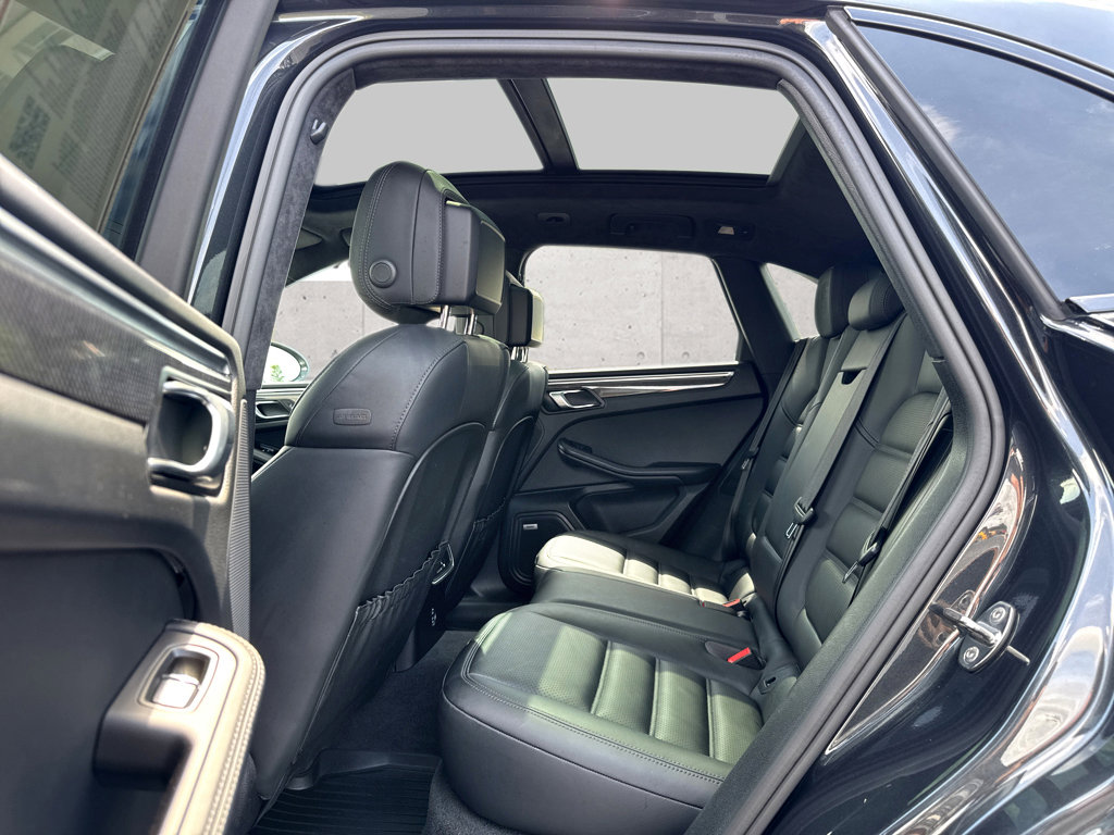 Used 2020 Porsche Macan Turbo AWD/4WD image 9