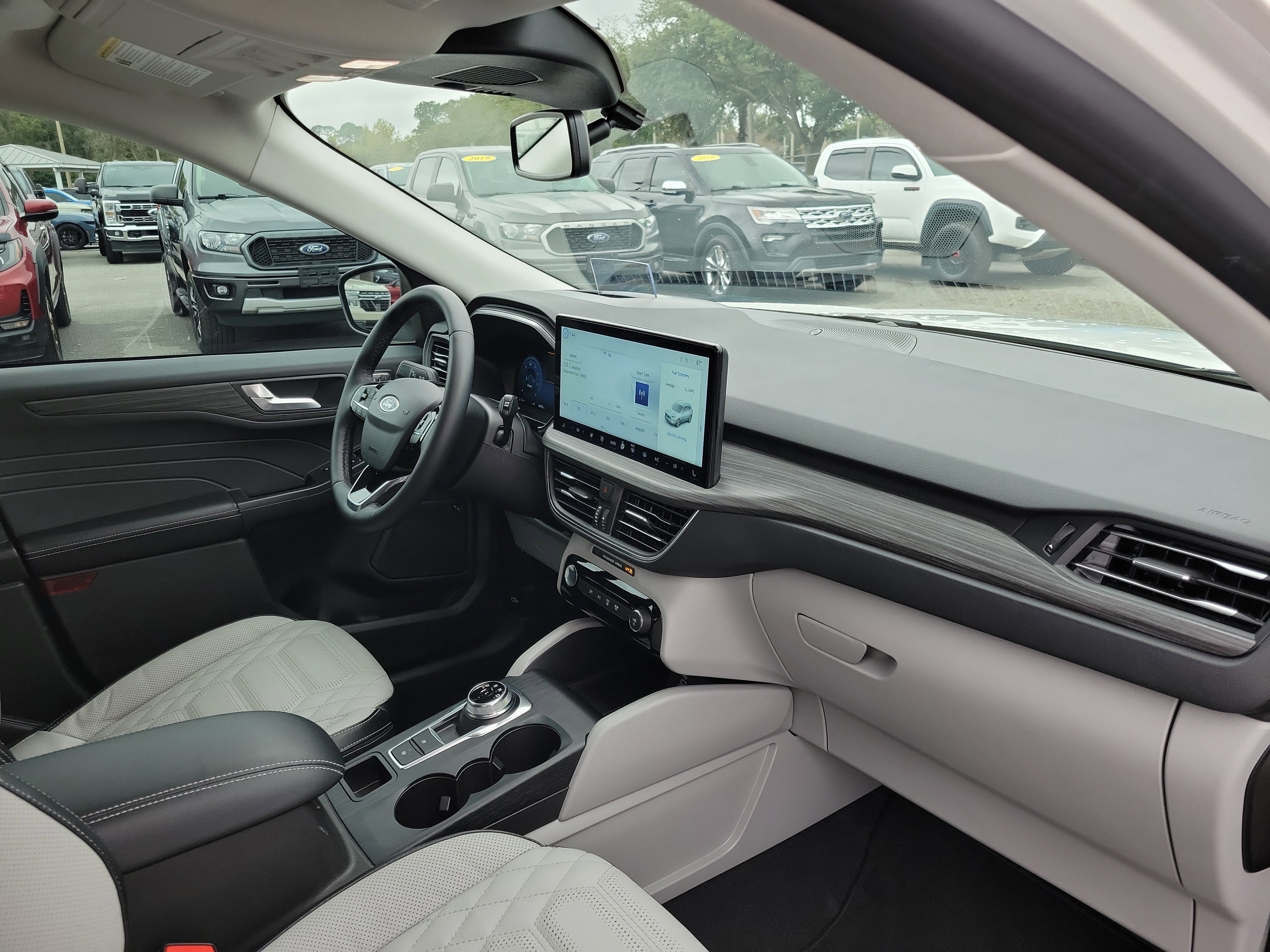 Used 2024 Ford Escape SE w/ PHEV Premium Package image 30