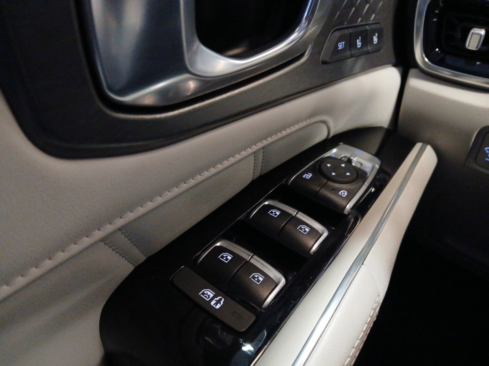 Used 2023 Kia Sorento SX Prestige image 28