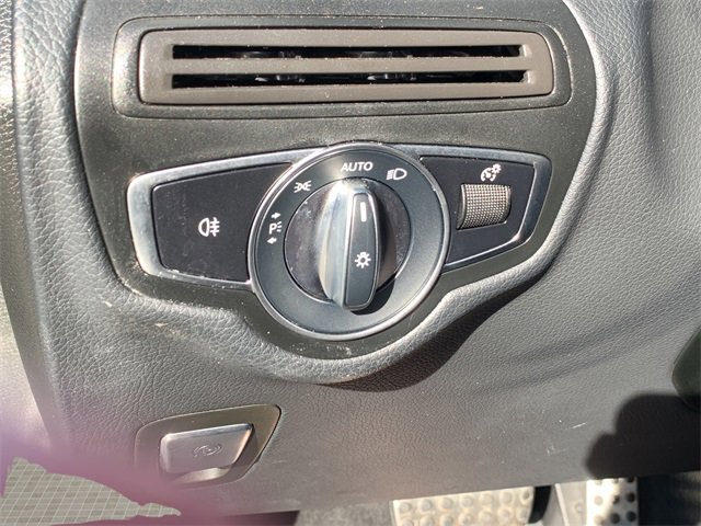 Used 2022 Mercedes-Benz GLC 300 image 32