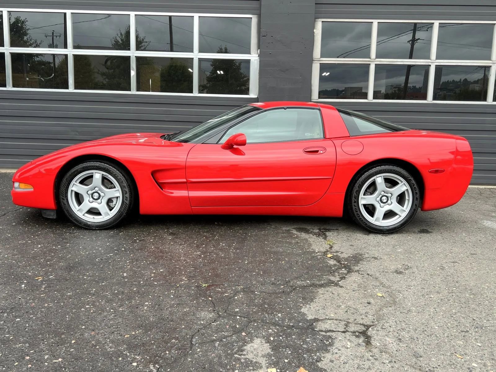 Used 1999 Chevrolet Corvette Coupe w/ Roof Pkg image 2