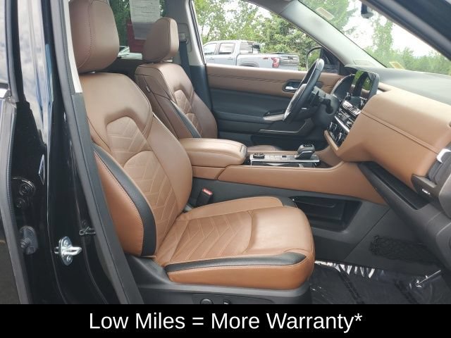Certified 2023 Nissan Pathfinder Platinum AWD/4WD image 11