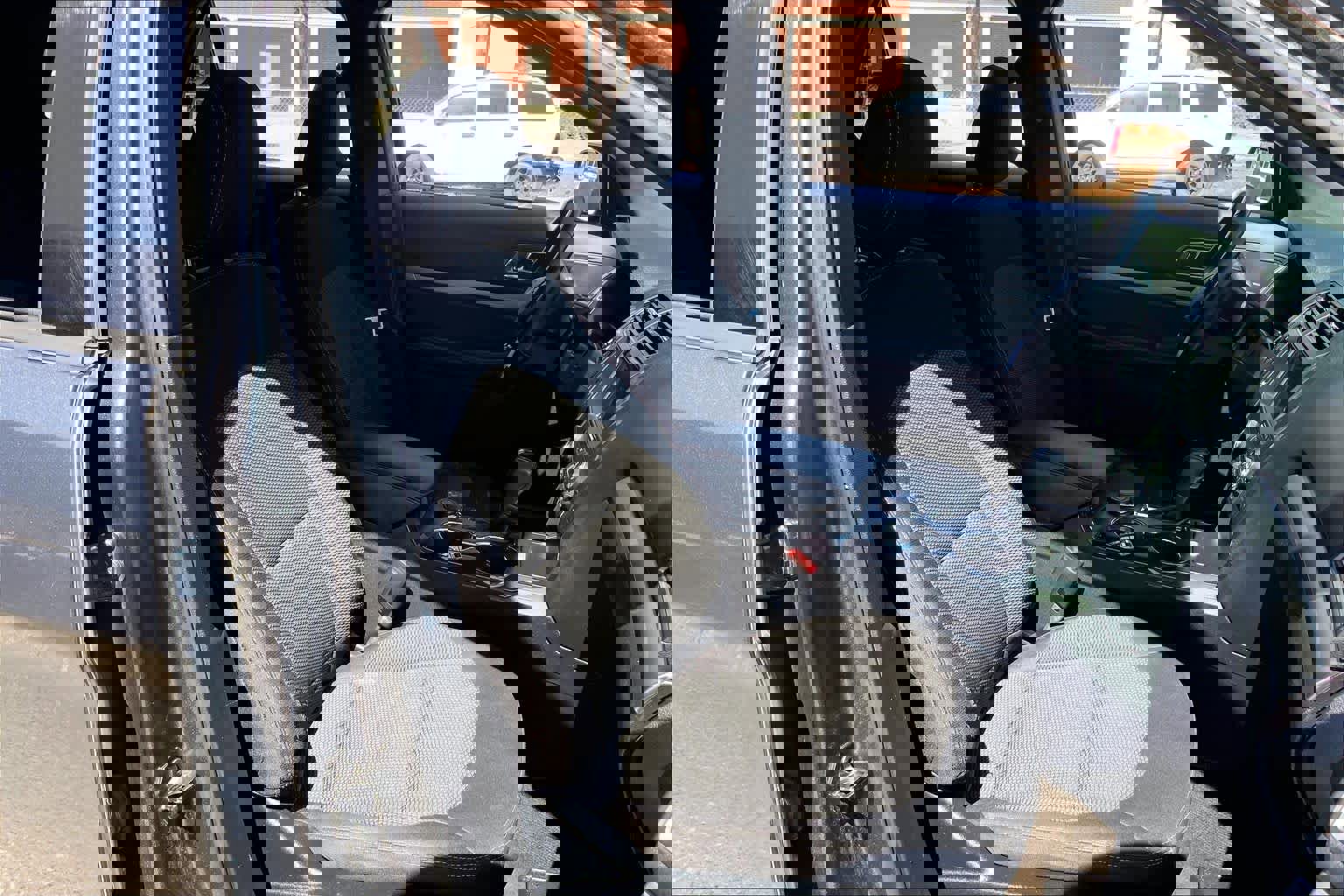 Used 2018 Ford Explorer XLT w/ Equipment Group 201A image 9