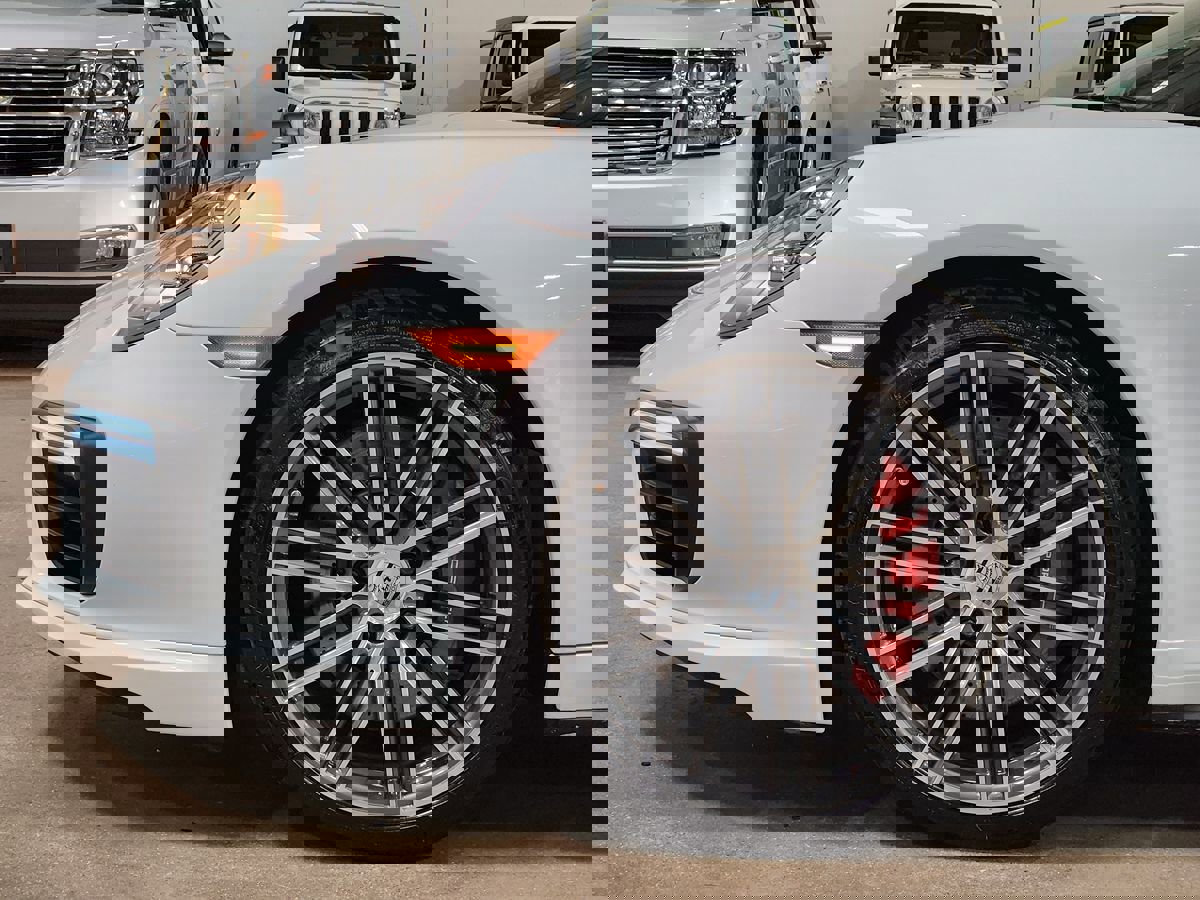 Used 2019 Porsche 911 Turbo image 6