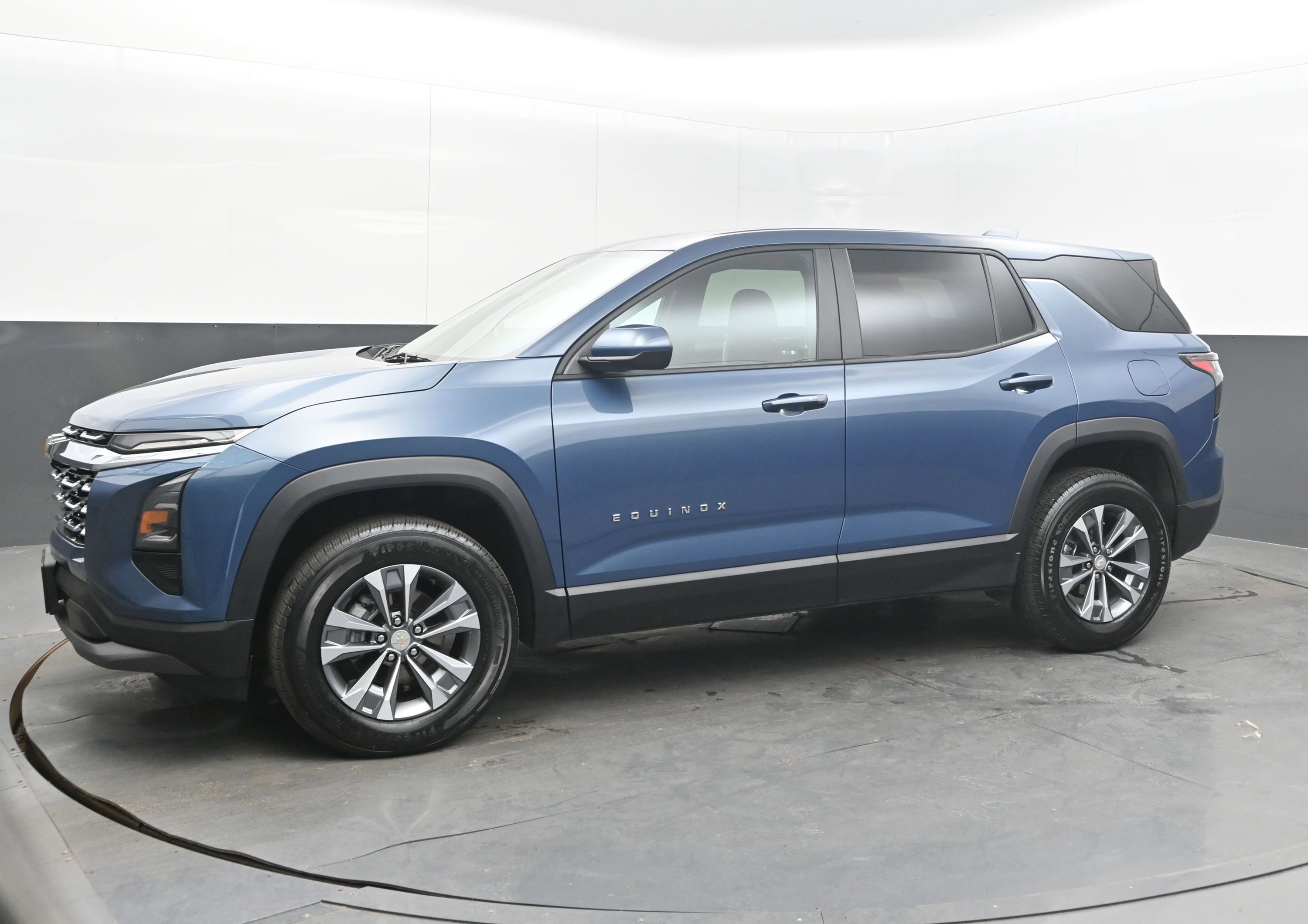 Used 2025 Chevrolet Equinox LT FWD image 5