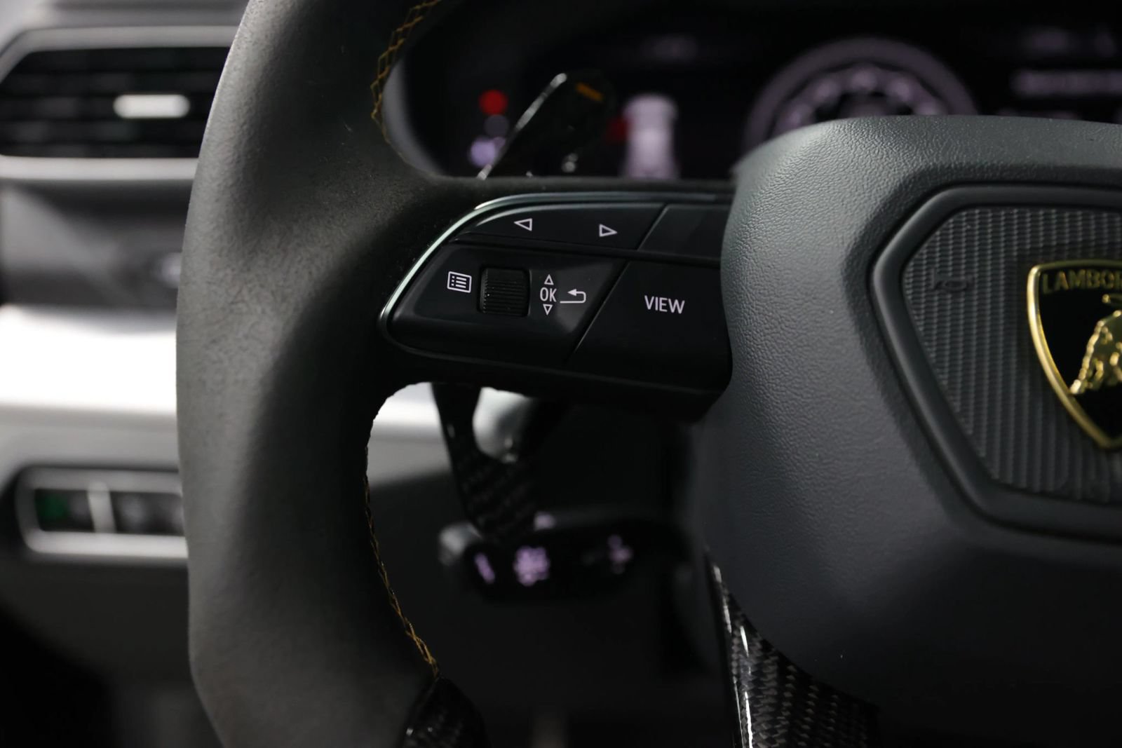 Used 2020 Lamborghini Urus AWD/4WD image 31