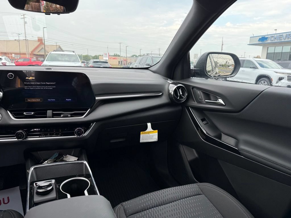 New 2027 Chevrolet Equinox LT w/ Safety and Technology Package AWD/4WD image 13