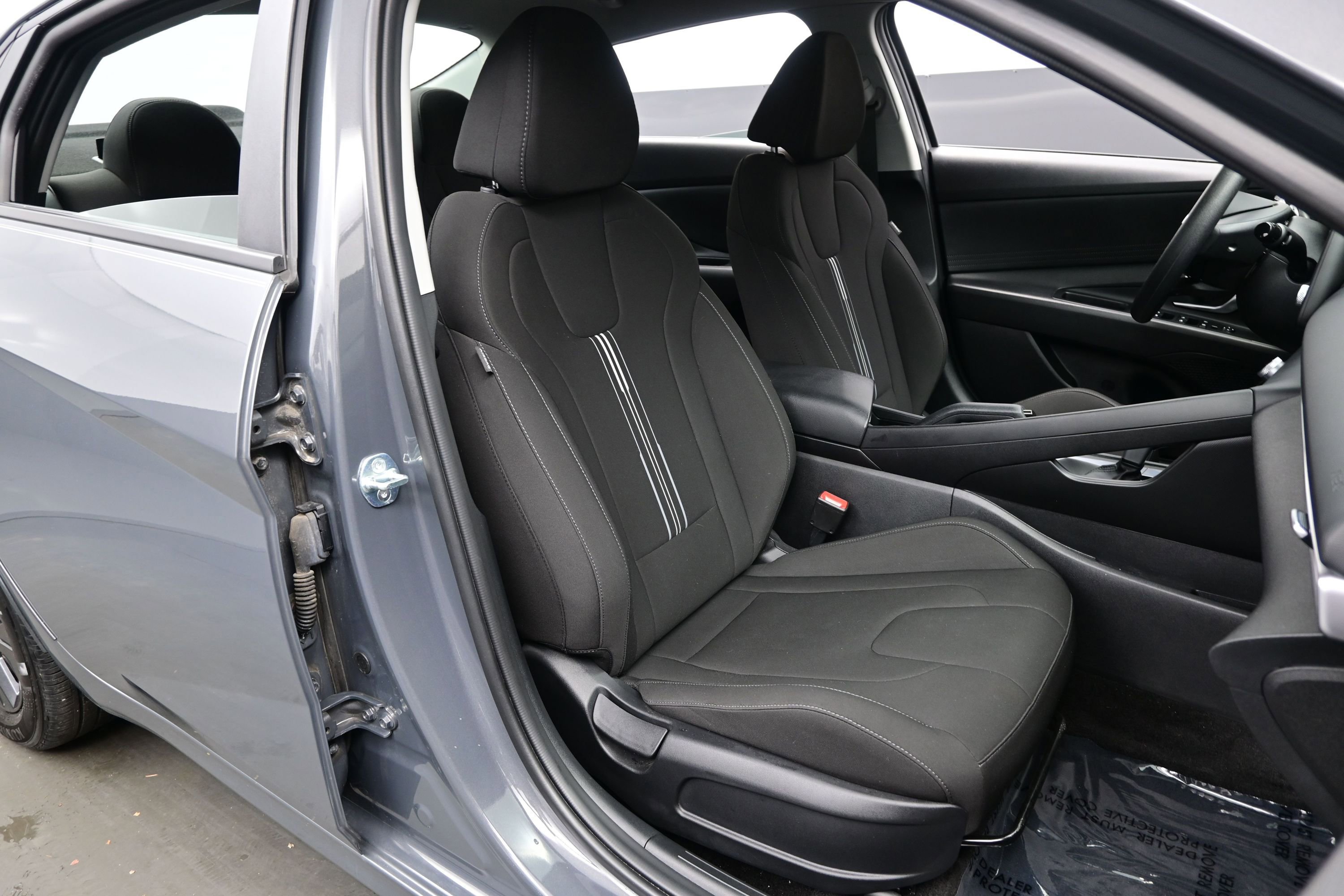 Used 2023 Hyundai Elantra SEL image 13