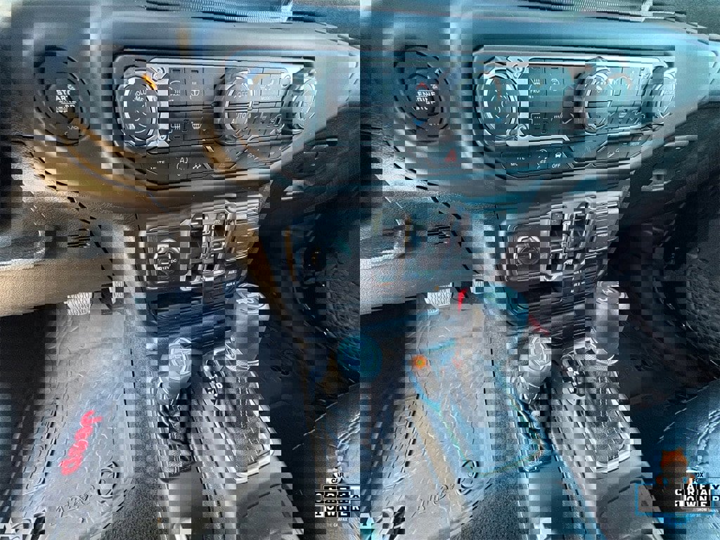 Used 2018 Jeep Wrangler Unlimited Sahara image 22