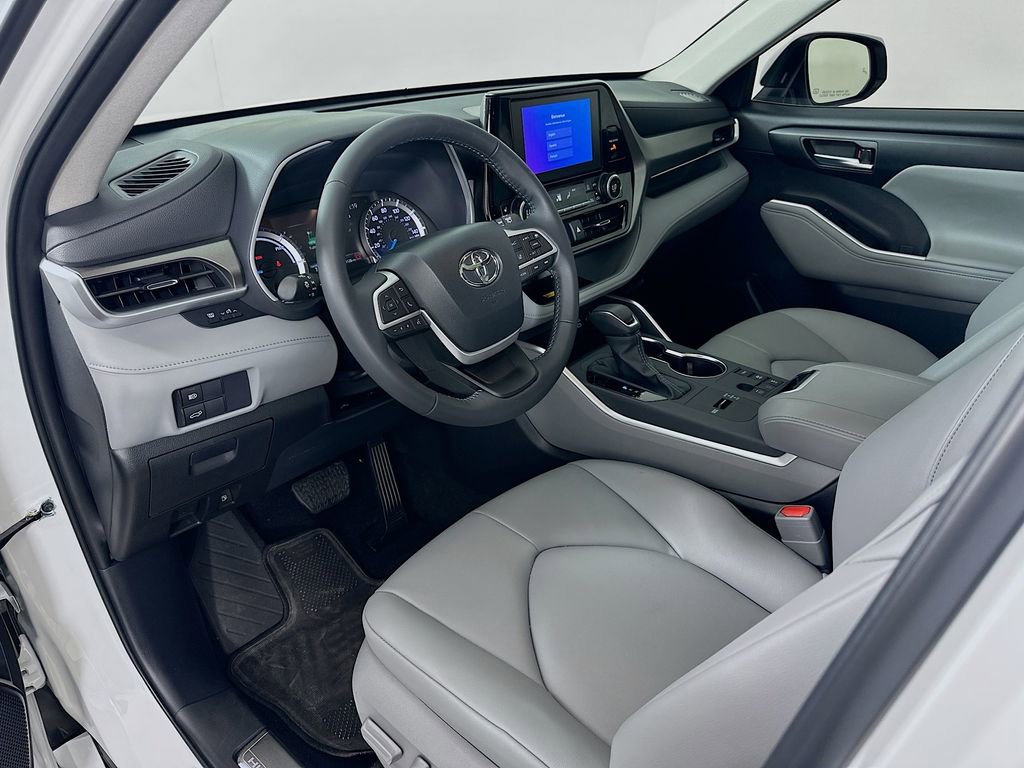 Certified 2026 Toyota Highlander XLE image 9