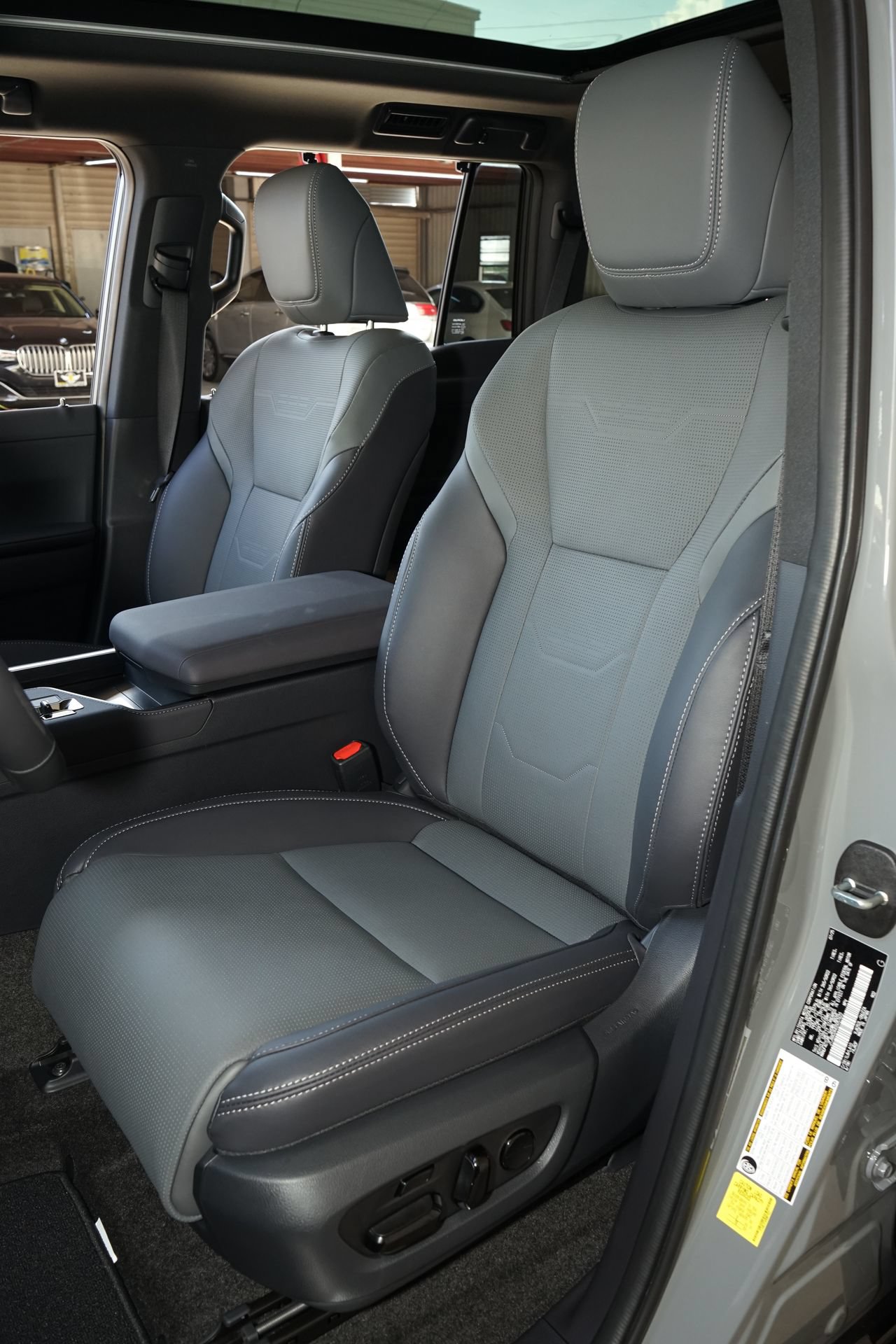 Used 2026 Lexus GX 550 w/ Accessory Package (2T) AWD/4WD image 3