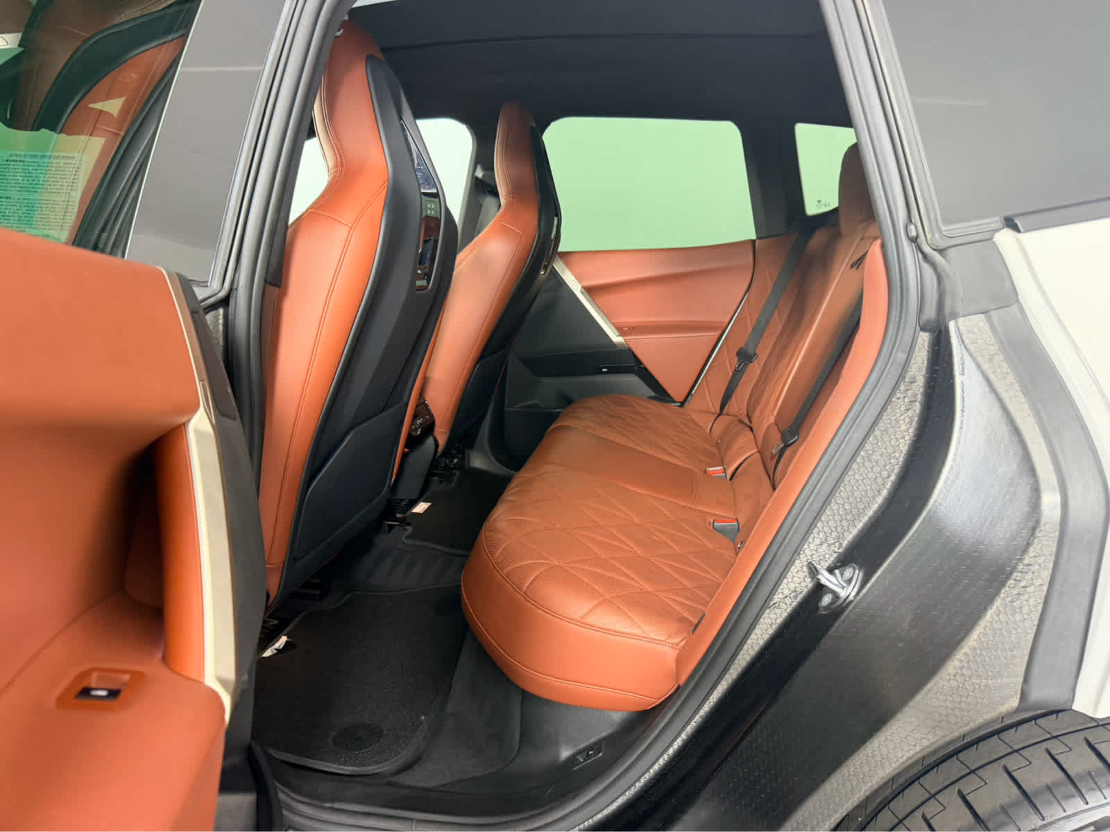 Used 2023 BMW iX xDrive50 w/ Sport Package AWD/4WD image 15