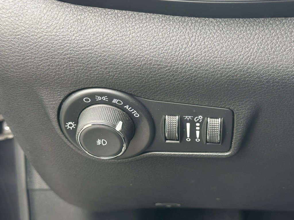 Used 2024 Jeep Compass Limited image 29