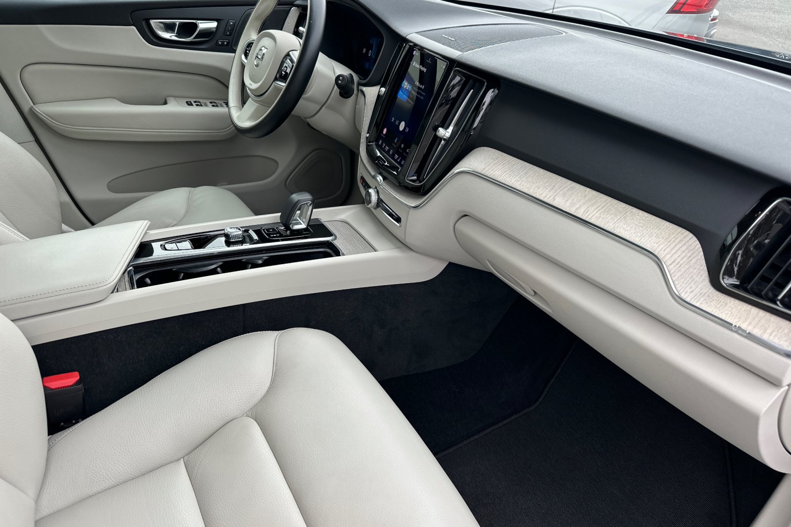 Certified 2023 Volvo XC60 B5 Plus w/ Protection Package Premier FWD image 17